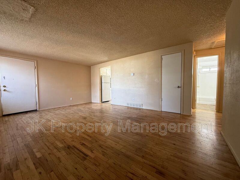 520 21st Ave Ne - Photo 5 of 11