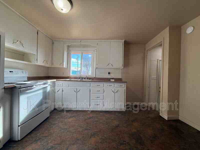 520 21st Ave Ne - Photo 7 of 11