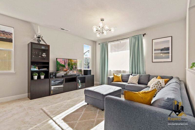 232 Rochdale St - Photo 4 of 33