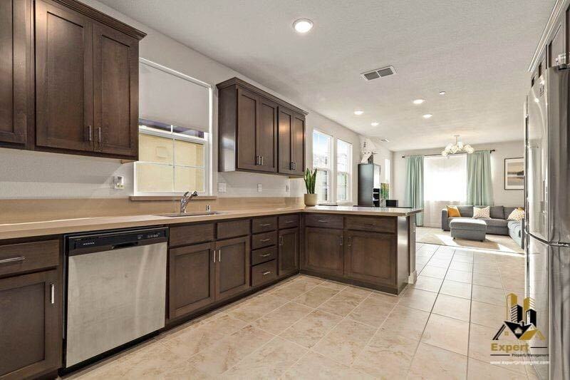 232 Rochdale St - Photo 7 of 33