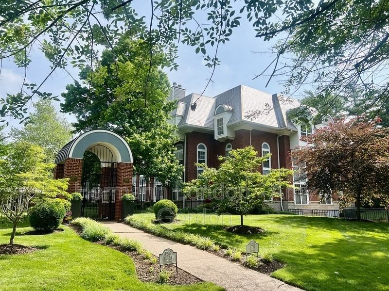 4225 W Pine Blvd #2 - Photo 2 of 34