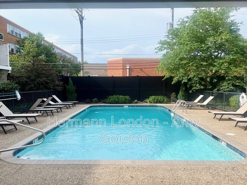 4225 W Pine Blvd #2 - Photo 5 of 34