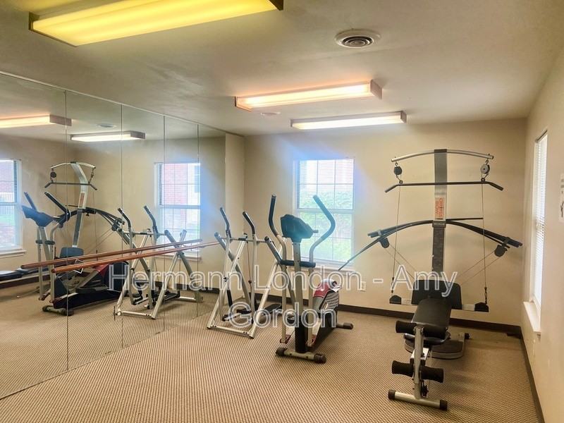 4225 W Pine Blvd #2 - Photo 6 of 34