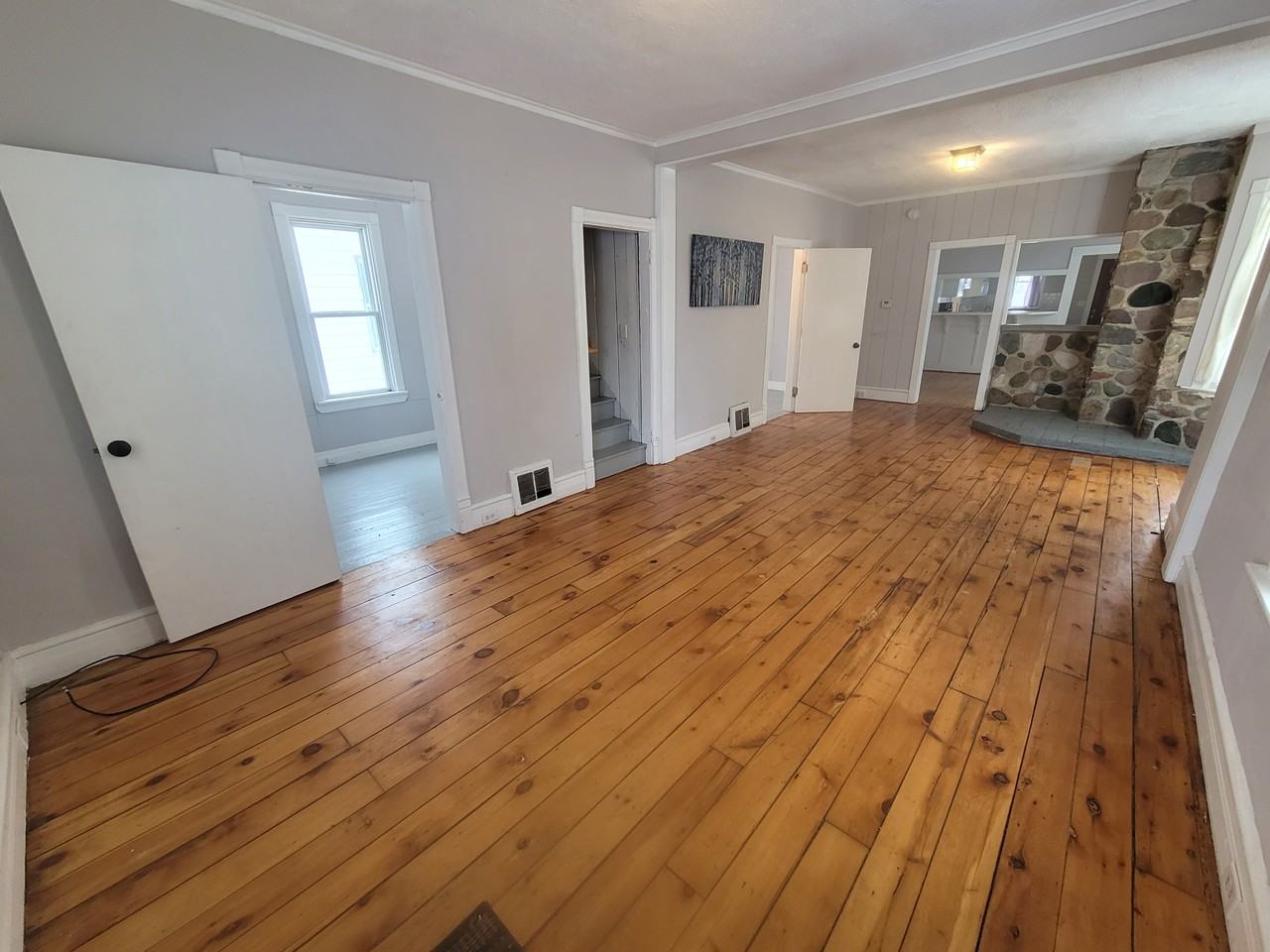 125 E 15th St - Photo 3 of 15