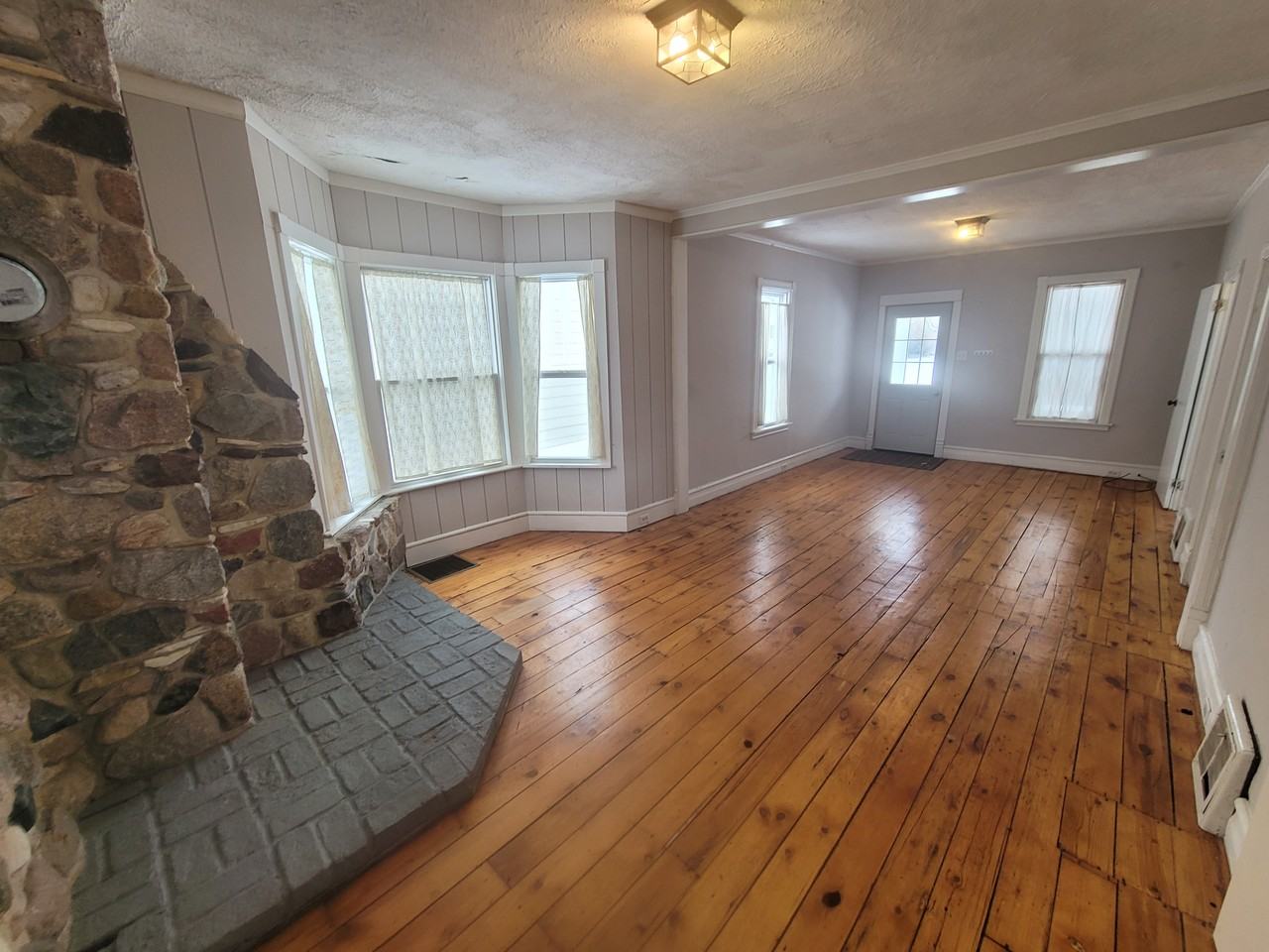 125 E 15th St - Photo 4 of 15