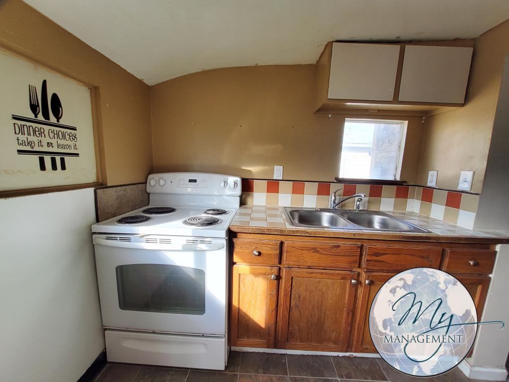 120 Sidney St - Photo 2 of 12