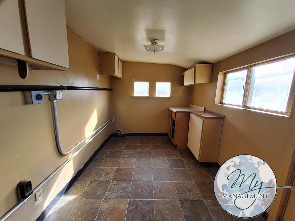 120 Sidney St - Photo 3 of 12