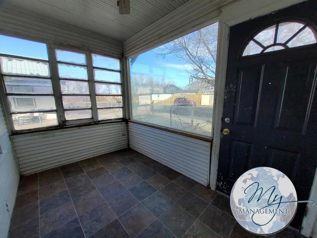 120 Sidney St - Photo 4 of 12