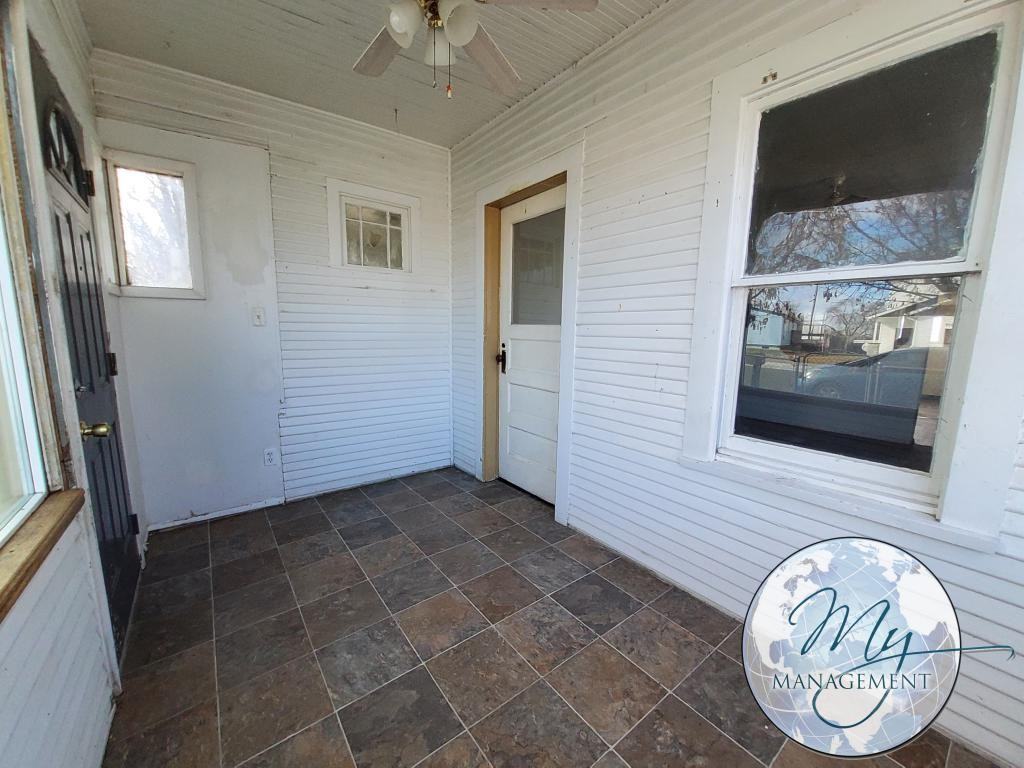 120 Sidney St - Photo 5 of 12