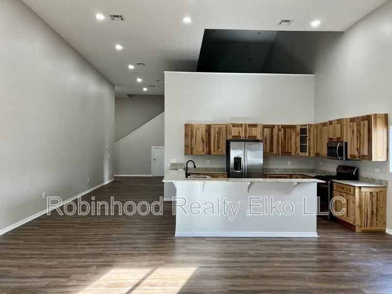 844 One Eye Dr - Photo 5 of 32