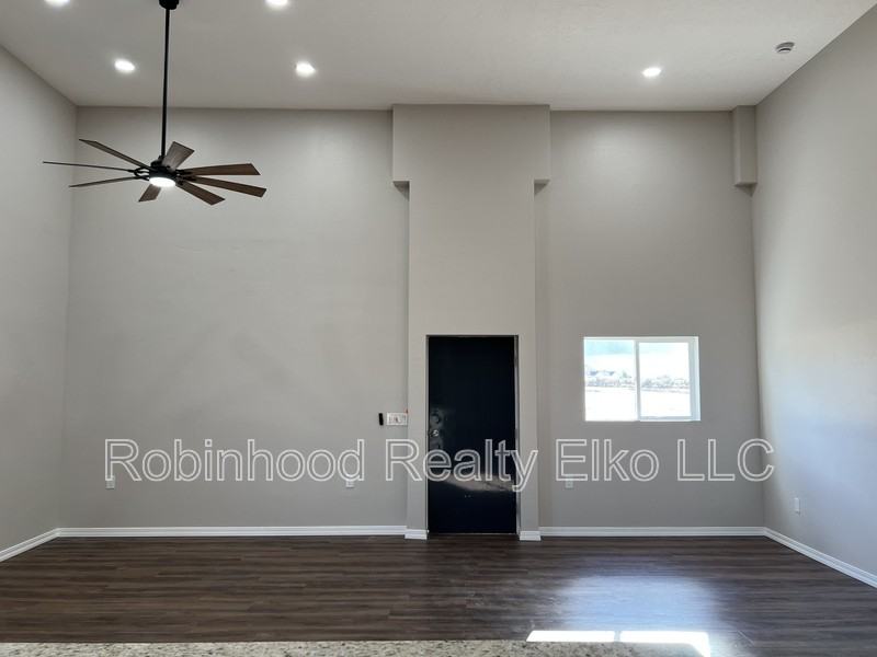 844 One Eye Dr - Photo 6 of 32