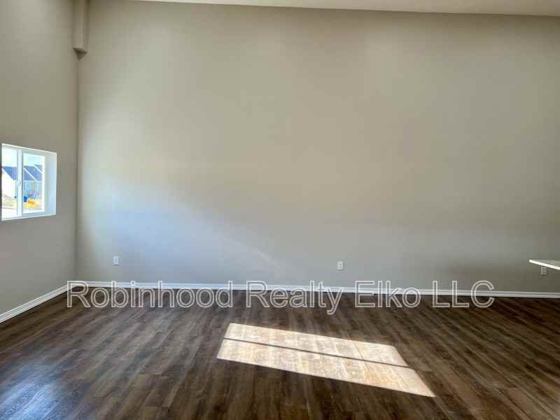 844 One Eye Dr - Photo 7 of 32