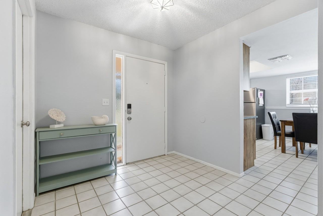 526 Belmist Ct - Photo 3 of 23