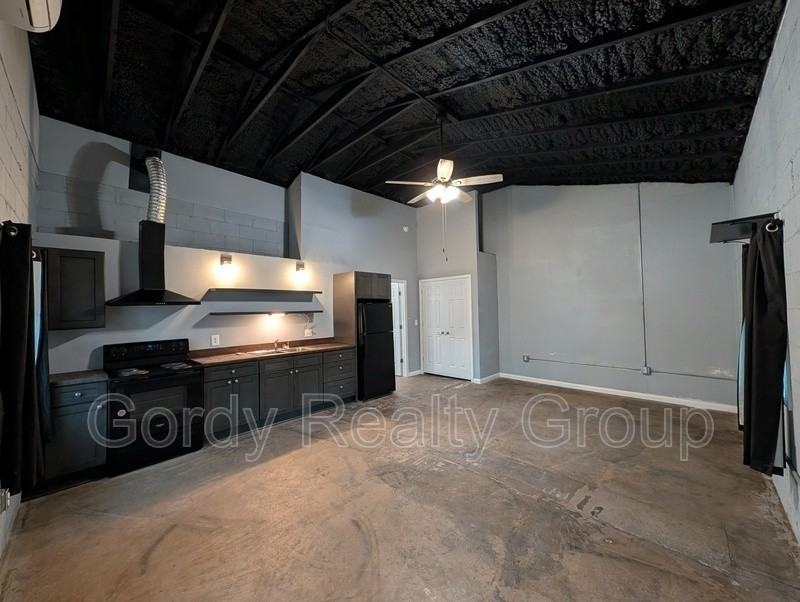 2807B Bertram St - Photo 2 of 7