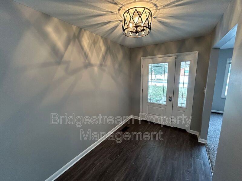 5713 Daphne Ln - Photo 2 of 18