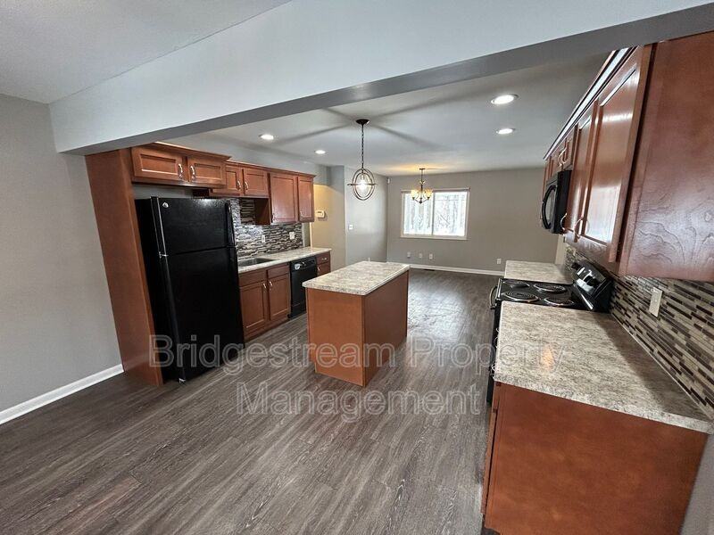 5713 Daphne Ln - Photo 5 of 18