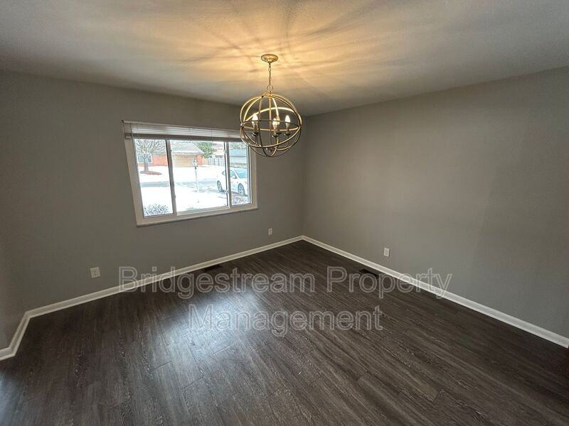 5713 Daphne Ln - Photo 7 of 18