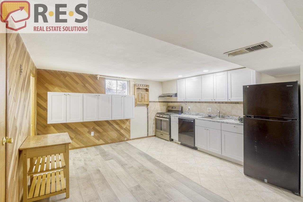 4260 E Fremont Ave - Photo 3 of 17