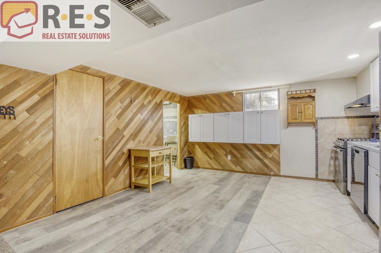 4260 E Fremont Ave - Photo 5 of 17