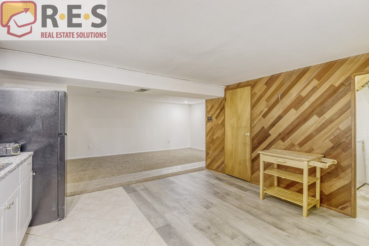 4260 E Fremont Ave - Photo 6 of 17