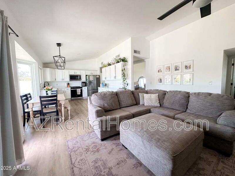 5453 E Florian Ave - Photo 5 of 25