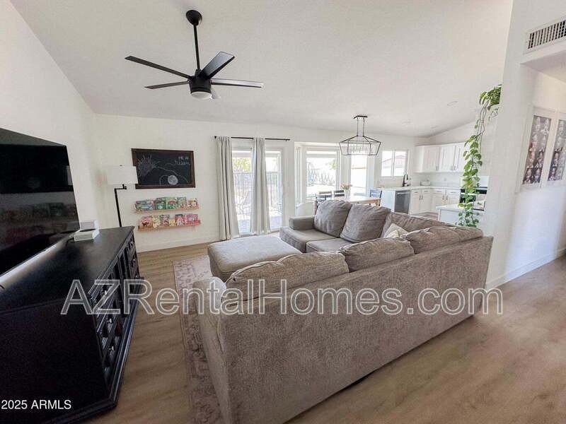 5453 E Florian Ave - Photo 6 of 25