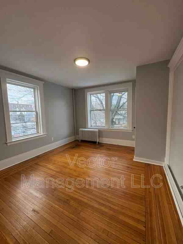 1476 Chapel St - Photo 3 of 10