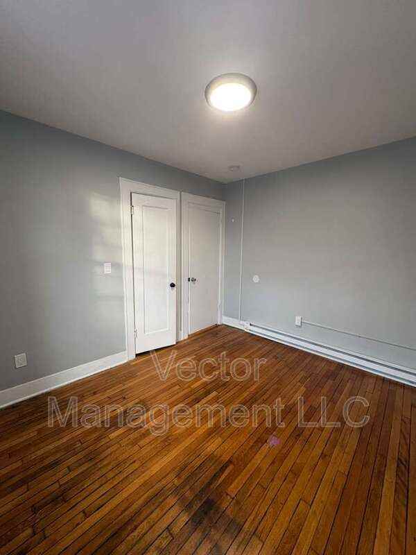 1476 Chapel St - Photo 4 of 10