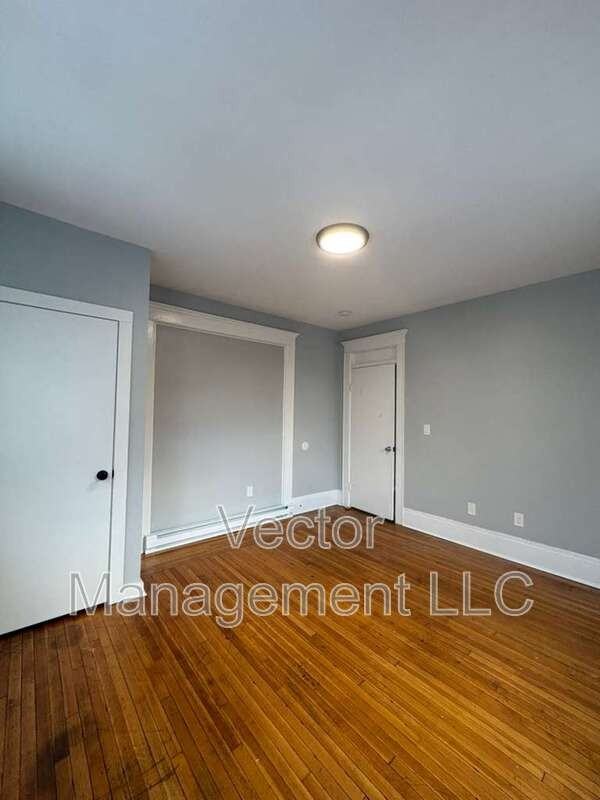 1476 Chapel St - Photo 5 of 10