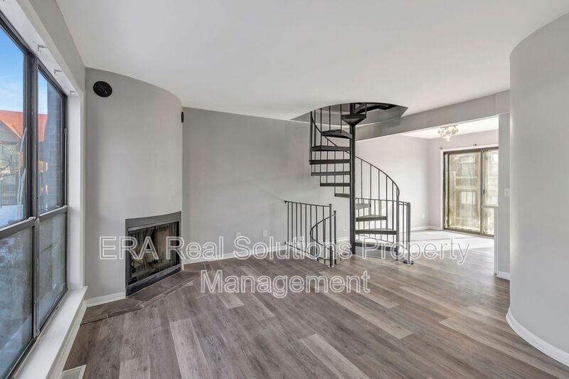 2410 Grandview Ave - Photo 4 of 33