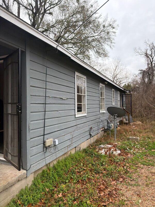 155 Dewitt Ave - Photo 2 of 4