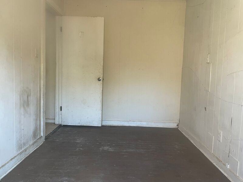 155 Dewitt Ave - Photo 3 of 4