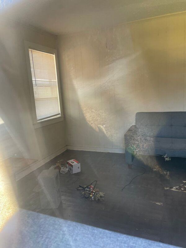 155 Dewitt Ave - Photo 4 of 4