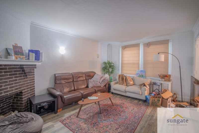 213 E 33rd St - Photo 4 of 26