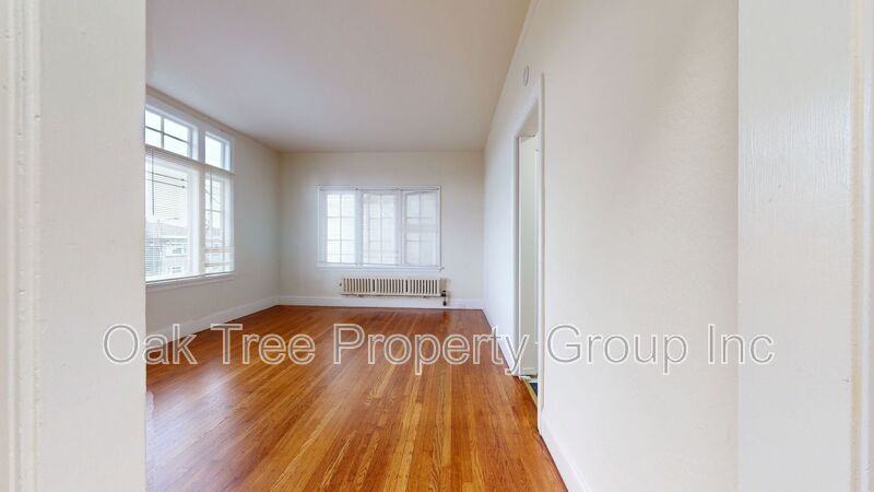 450 40th St #201 - Photo 2 of 19