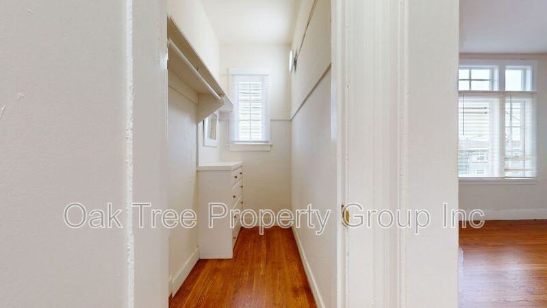 450 40th St #201 - Photo 4 of 19