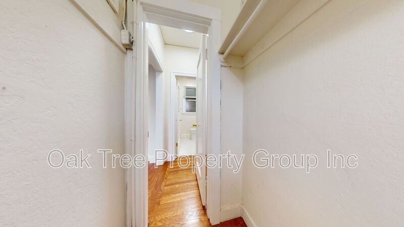 450 40th St #201 - Photo 6 of 19