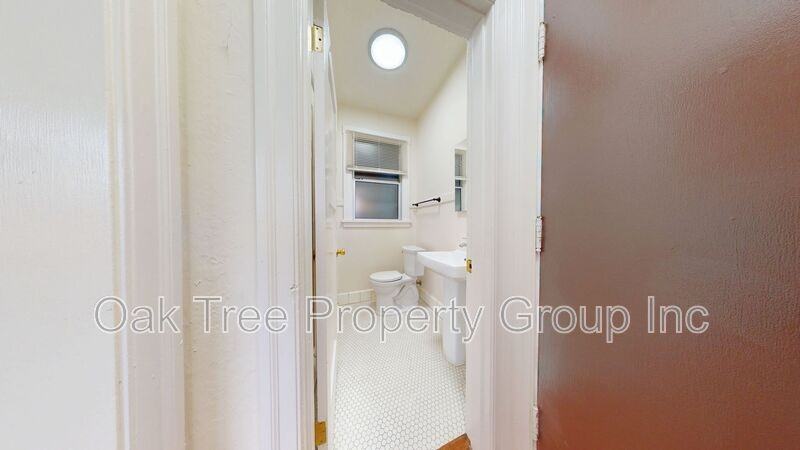 450 40th St #201 - Photo 7 of 19