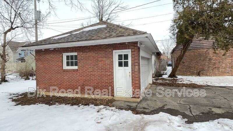 15 Vassar Dr - Photo 4 of 29