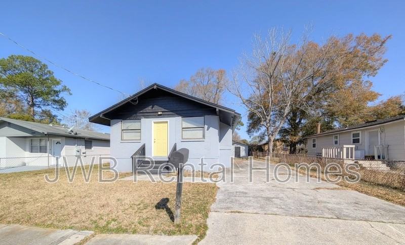 2253 W 10th St - Photo 2 of 16