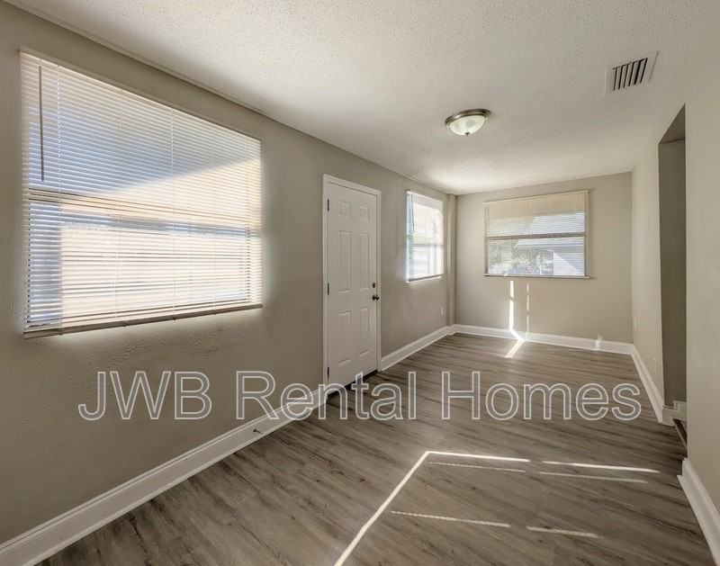 2253 W 10th St - Photo 6 of 16