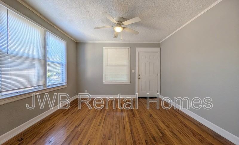 222 E 43rd St - Photo 6 of 15