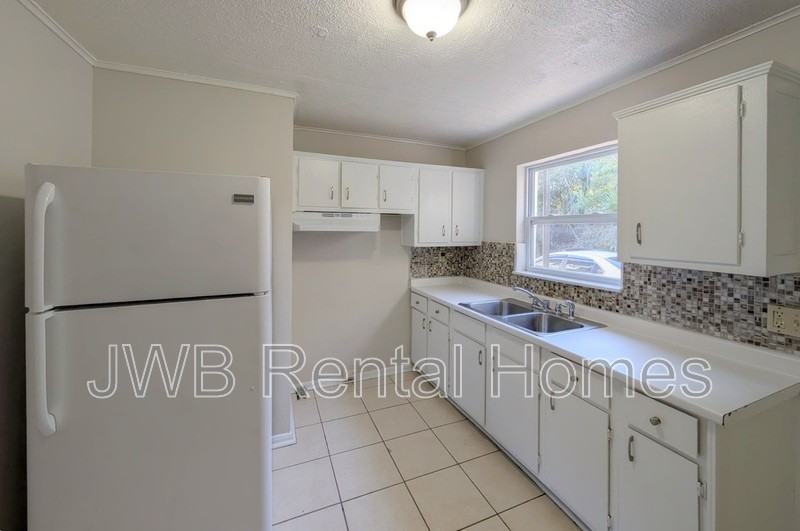 3126 Belden St #2 - Photo 4 of 14