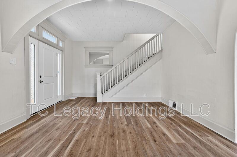 1409 Hamill Ave - Photo 4 of 30