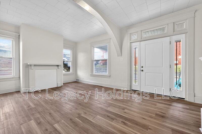 1409 Hamill Ave - Photo 5 of 30