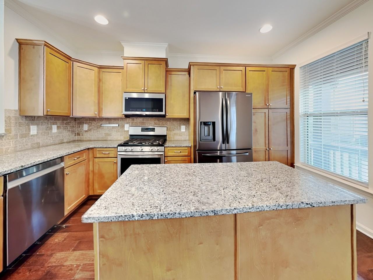 3221 Creole Ln - Photo 4 of 20