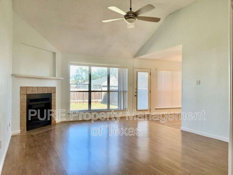 606 Eaglecreek Dr - Photo 4 of 25