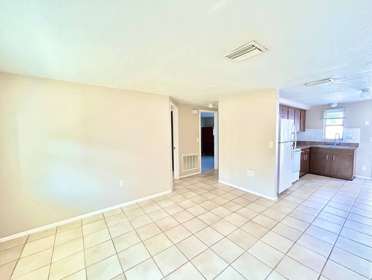 5805 Delaware Ave - Photo 3 of 12