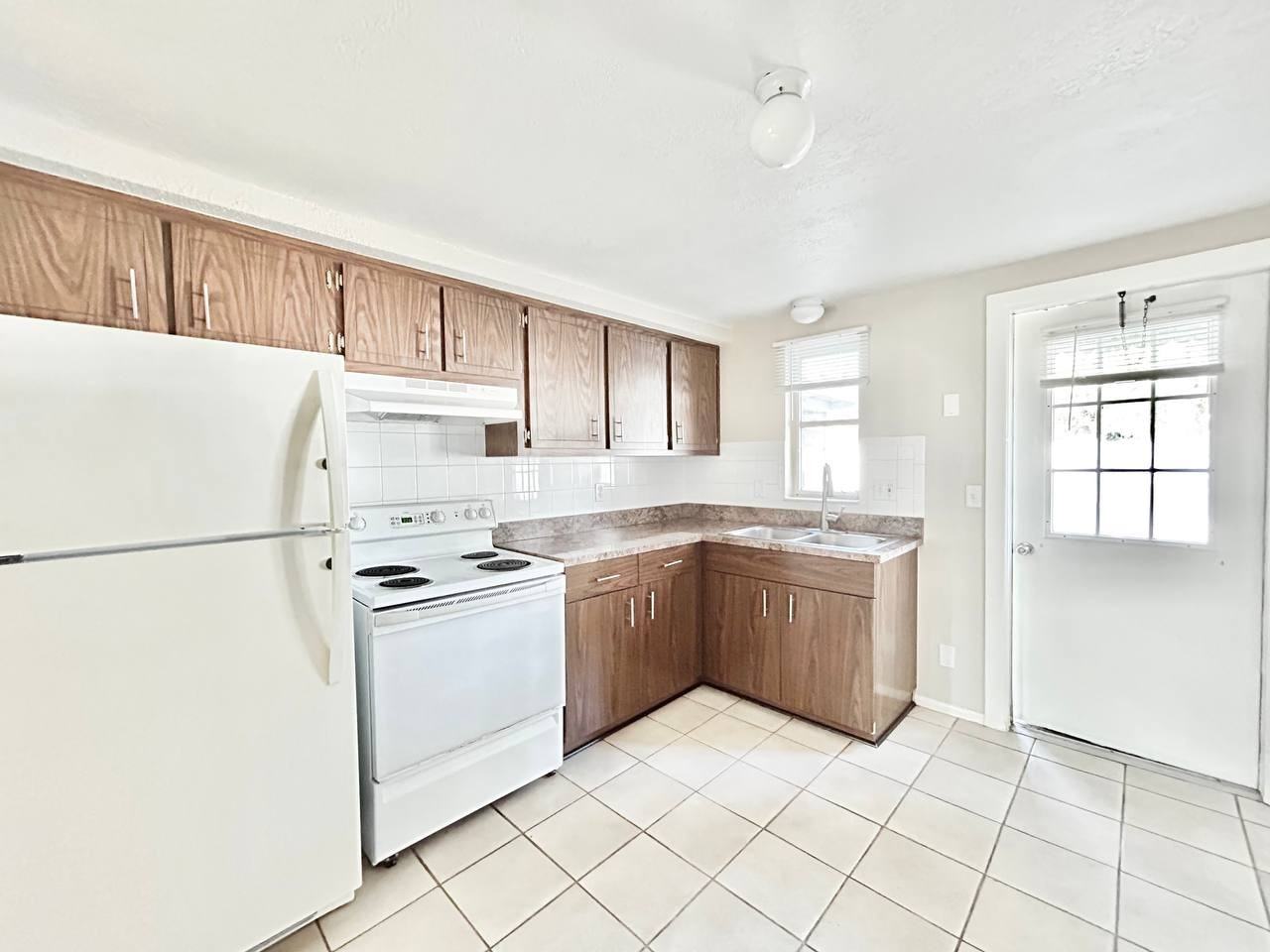 5805 Delaware Ave - Photo 5 of 12