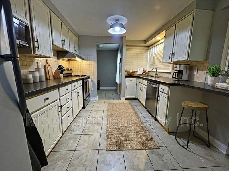 499 Beechwood Dr #2 - Photo 2 of 10